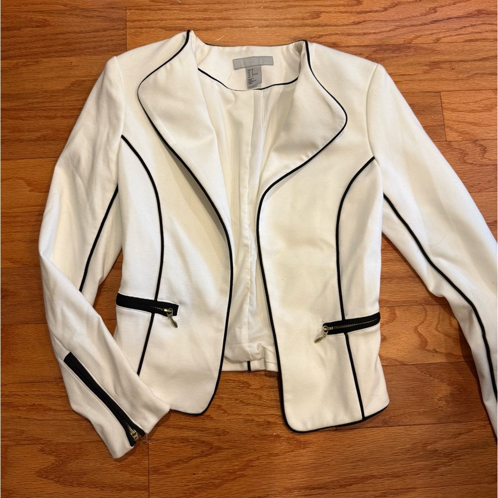 H&M White and Black Blazer Size 2